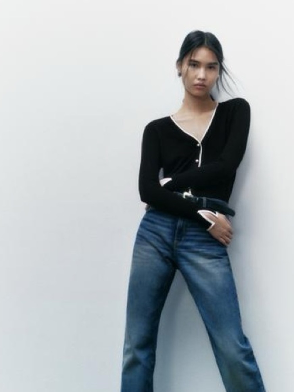 Zara Women's Straight Leg Jeans in Medium Blue Wash